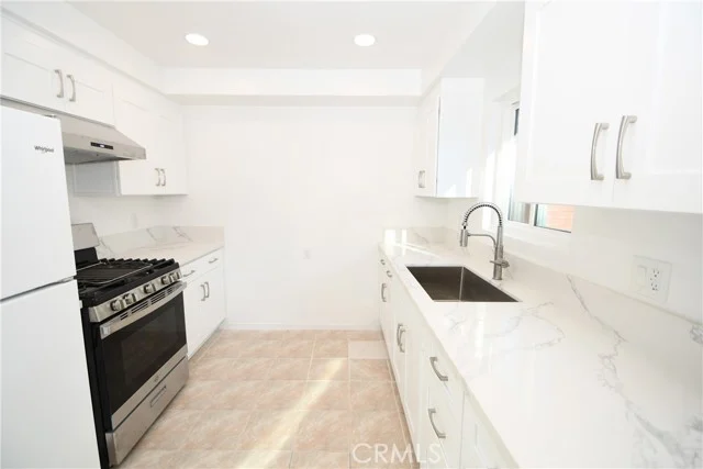 2706 Robinson Street photo 4