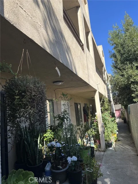 1034 S Herbert photo 2