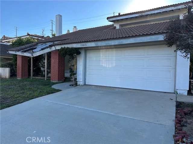 19815 Tomlee Avenue photo 2