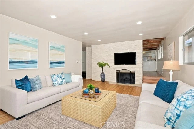 1621 Flower Avenue photo 4