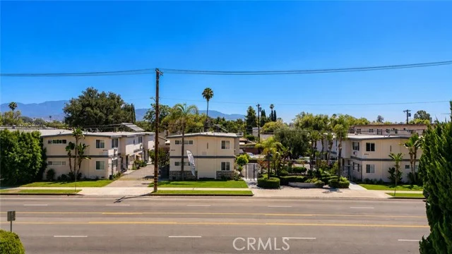 6944 Coldwater Canyon Avenue, North Hollywood
