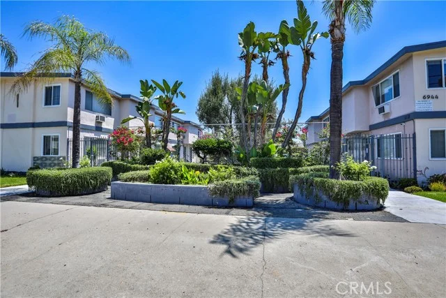 6944 Coldwater Canyon Avenue photo 4