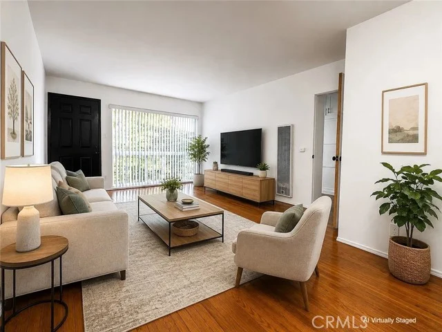 2015 Cedar Ave photo 4