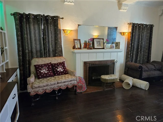 8215 S Mariposa photo 4