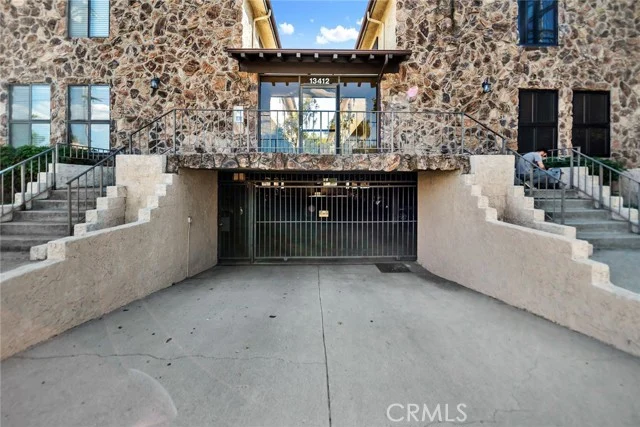 13412 Burbank photo 3