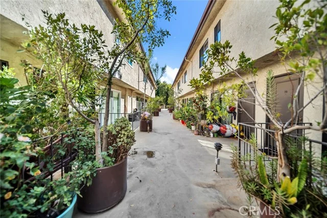 13412 Burbank photo 5