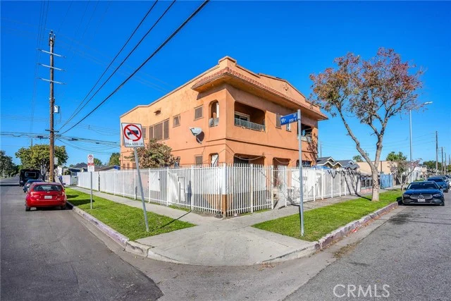 9019 S San Pedro photo 2