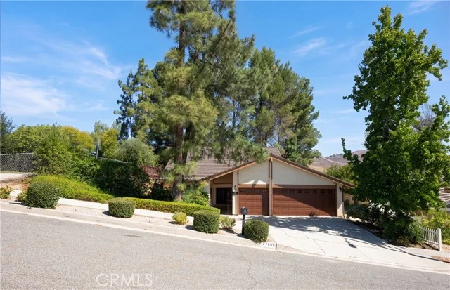 27601 Endeavor Street photo 2
