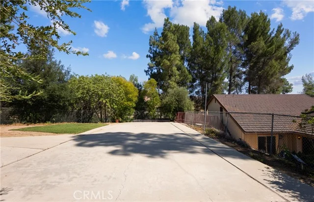 27601 Endeavor Street photo 3