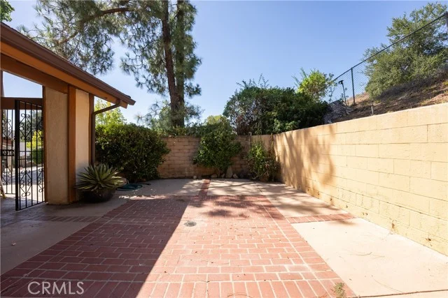 27601 Endeavor Street photo 5