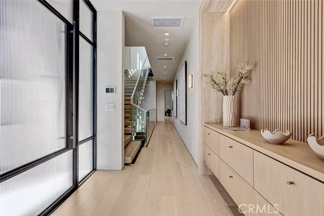 1404 Manhattan photo 3