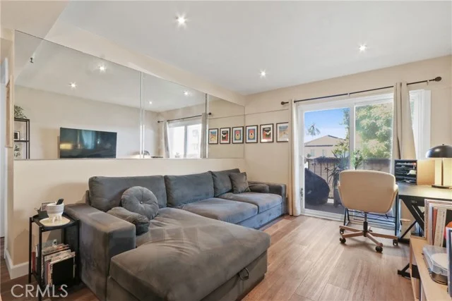 460 Golden #104, Long Beach