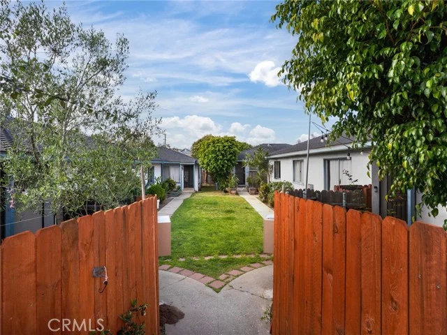 1417 Manhattan Beach photo 2