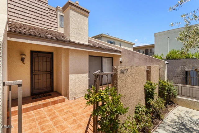 18409 Collins Street #F photo 4