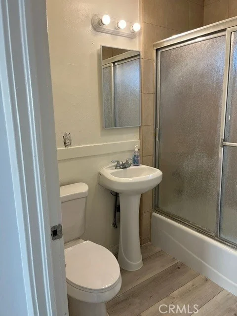 521 W 16th photo 2