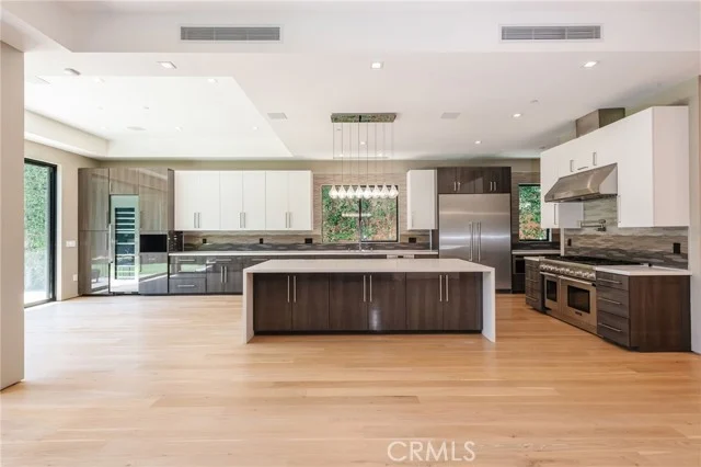 1643 S Carmelina photo 4