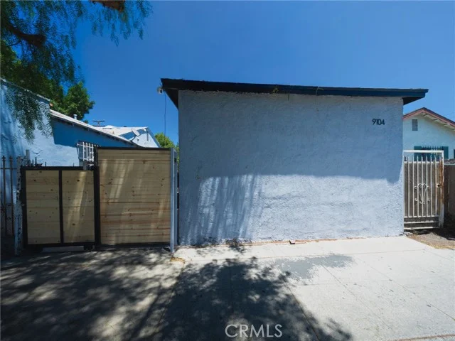 9104 S Main, Los Angeles