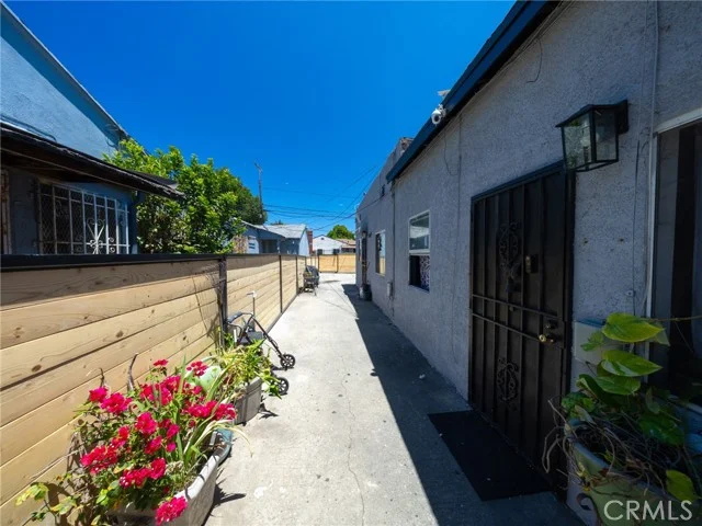 9104 S Main photo 2