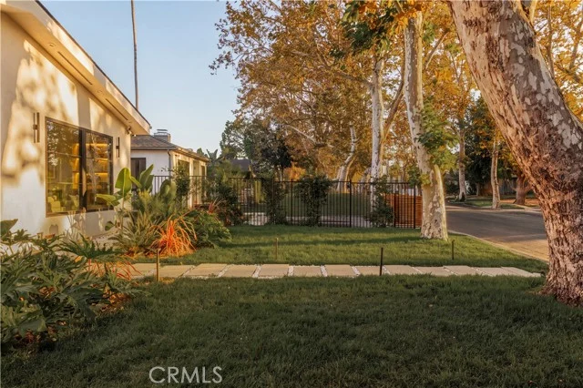 6035 Simpson Avenue photo 2