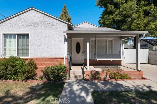 16819 Wyandotte Street photo 3
