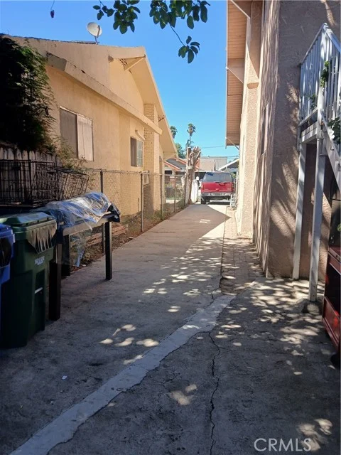 1060 W 51st photo 3