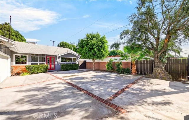 22817 Burbank Boulevard photo 2