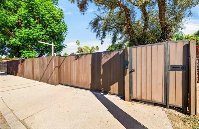 22817 Burbank Boulevard photo 3