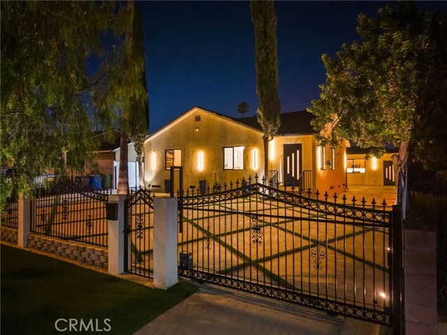 7660 Radford Avenue, North Hollywood