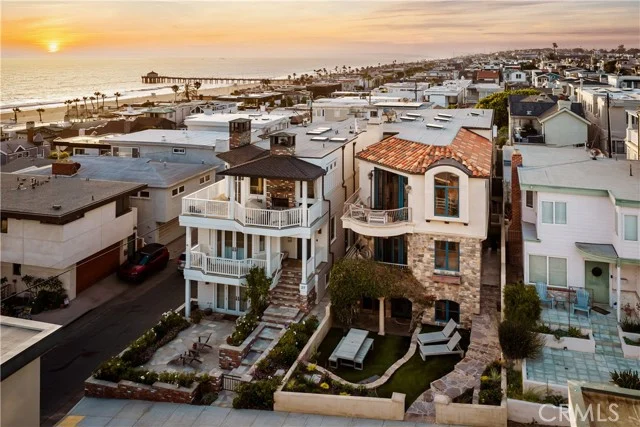 221 3rd, Manhattan Beach