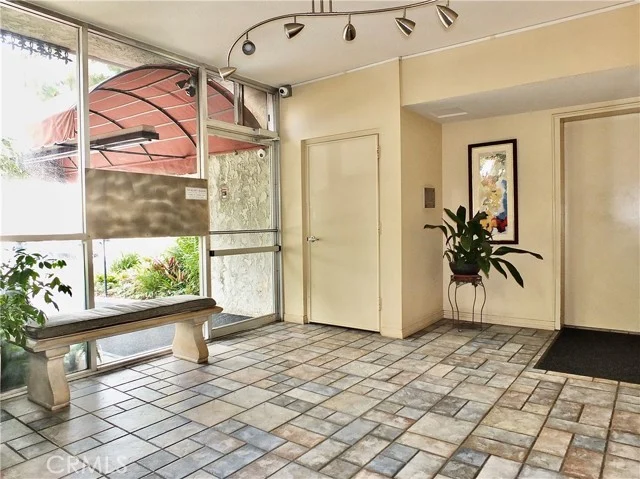 372 Carroll Park E #406 photo 2