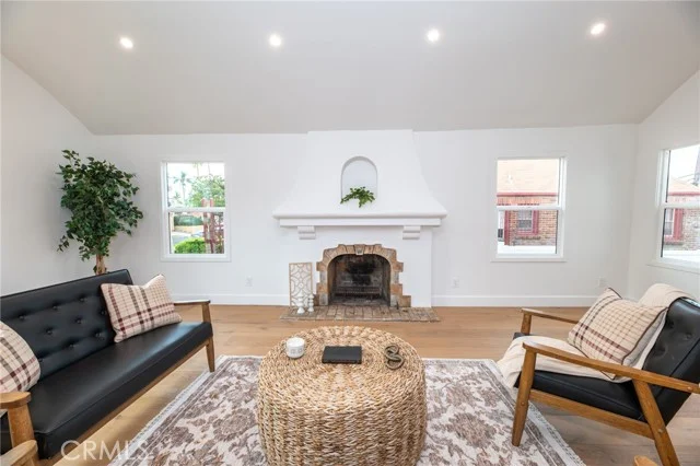 4832 S Victoria photo 3