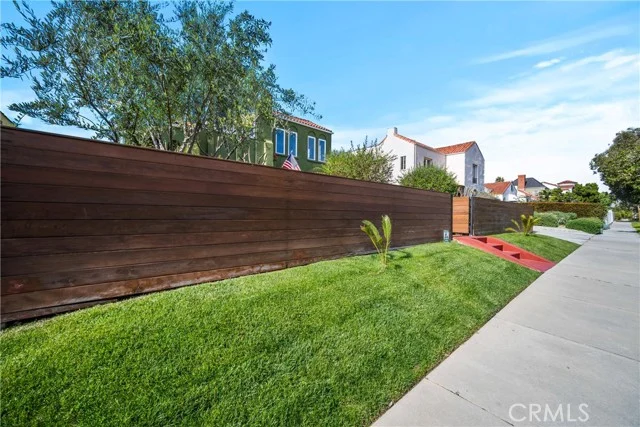 1245 S Hudson Avenue photo 2