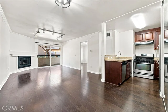 21400 Burbank #106 photo 2