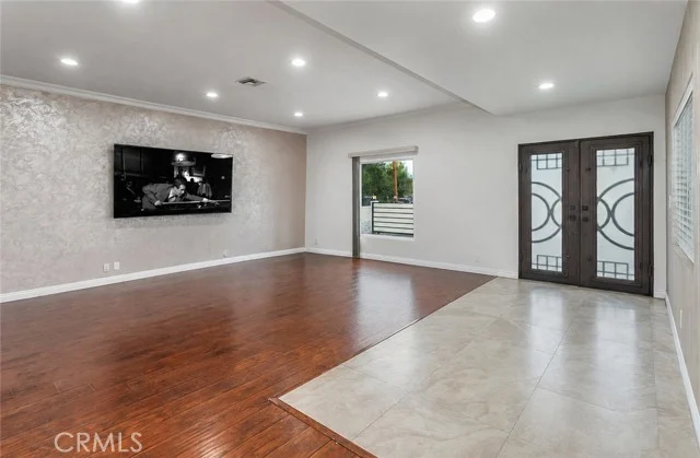 6917 Tyrone Avenue photo 4