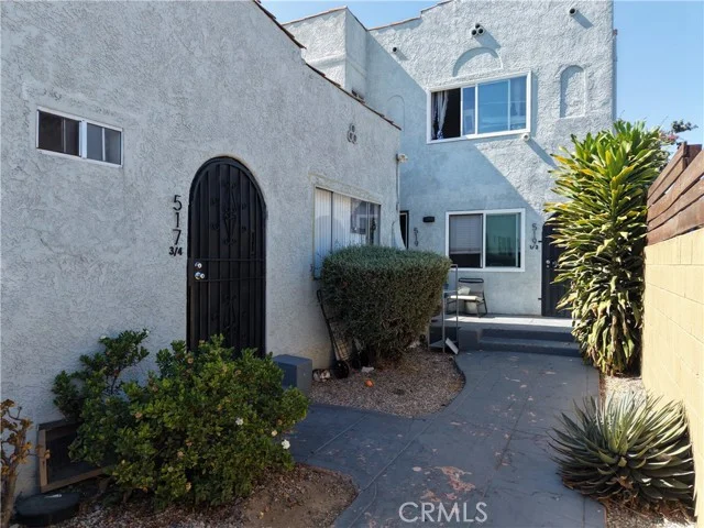 517 W 42nd photo 3