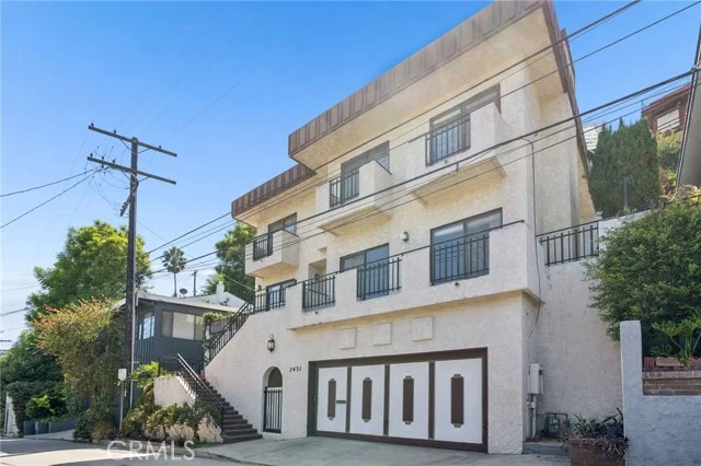 2431 Claremont photo 4