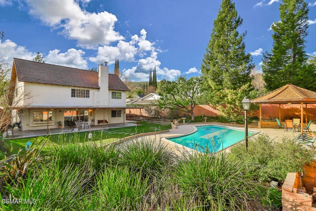 5260 Edgeware Drive, Calabasas