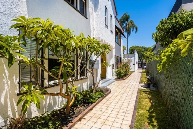 -1871 Pacific Avenue photo 3