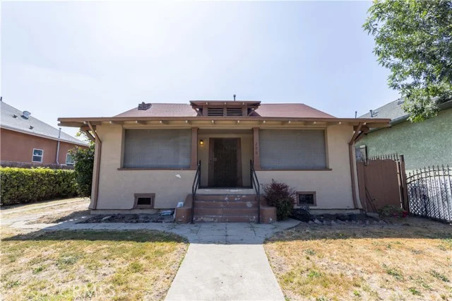 206 S Soto photo 3