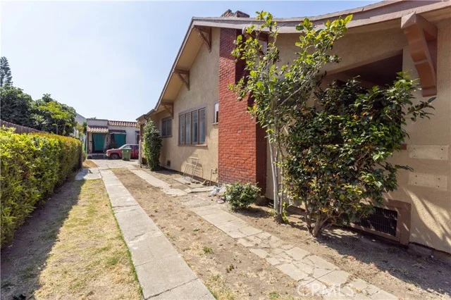 206 S Soto photo 5