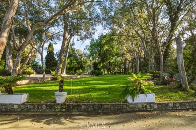 16 Johns Canyon Road photo 4
