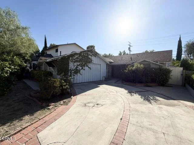 5213 Don Pio Drive, Los Angeles