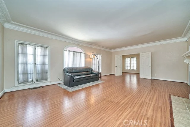 727 Crenshaw photo 3