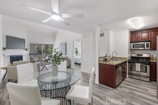 21500 Burbank #316 photo 2