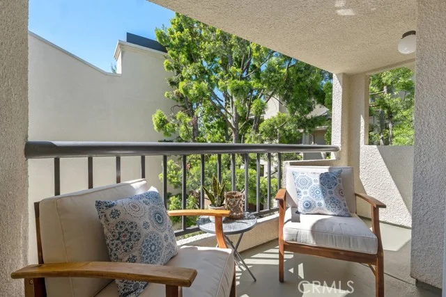 21500 Burbank #316 photo 3