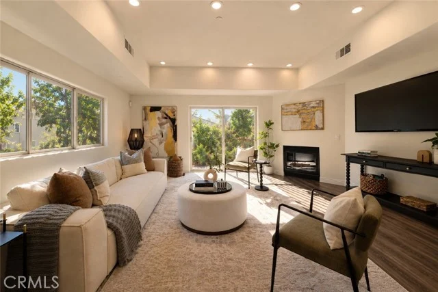 14702 Magnolia Boulevard #105 photo 3