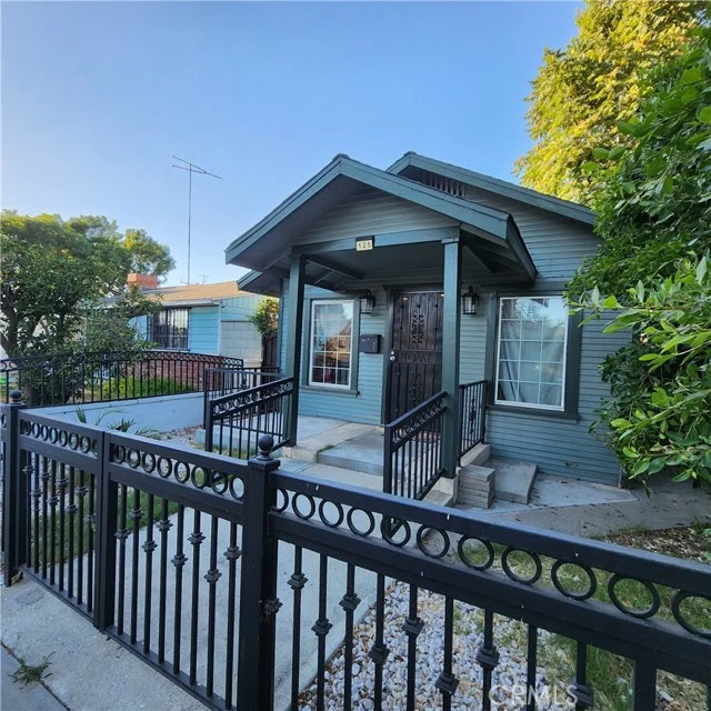 125 E 68th Way photo 2