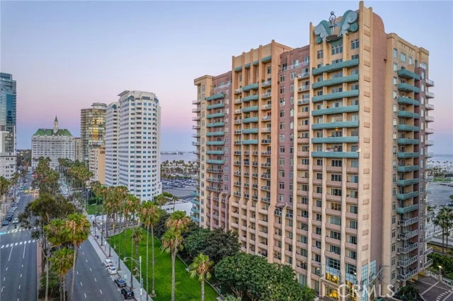 488 E Ocean #809 photo 2
