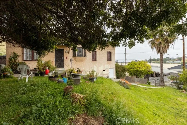 1972 N Marianna Avenue photo 5