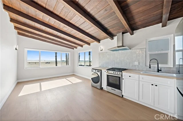 5339 E Ocean photo 3